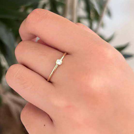 Single stones rings